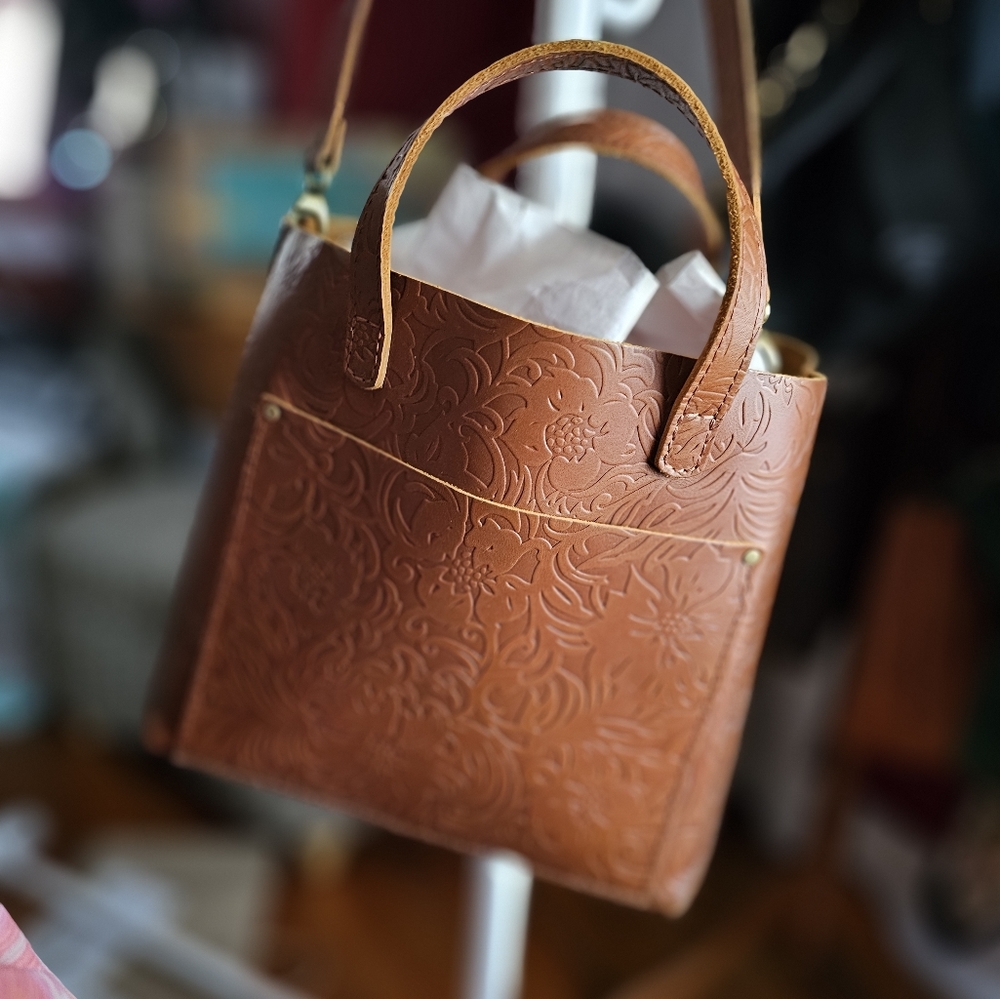 medium classic crossbody in meadow bnnu SOLD